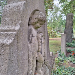 Gefährdete und gerettete Grabdenkmäler auf dem Johannisfriedhof sind Thema einer Führung. Foto: Heike Richter