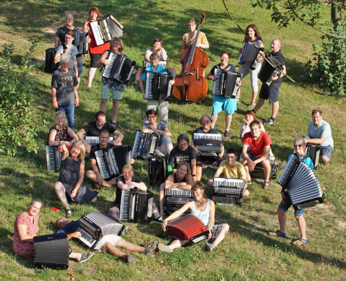 Musiker des Orchesters „Akkordeonata Elbflorenz“. Foto: Dirk Schlachte