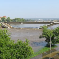 Der teilweise Einsturz der Carolabrücke stellt die Stadt vor eine große Herausforderung. Vor allem muss der Verkehr neu geregelt werden, der bisher über diese wichtige Verkehrsader floss. Foto: Pohl