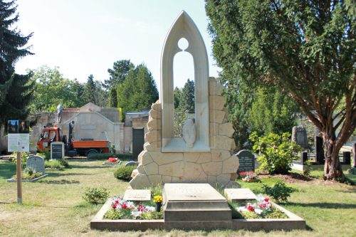 Das neu gestaltete Denkmal auf dem Trinitatisfriedhof zu Ehren von Caspar David Friedrich. Foto: Lammel