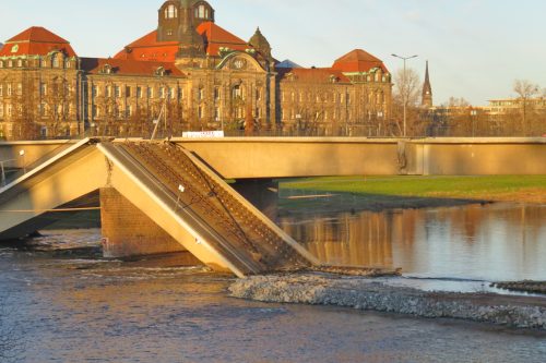 Die Baustraße unterhalb der Brücke. Foto: Pohl